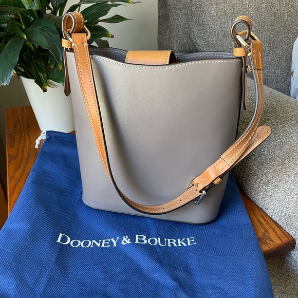 Dooney Bourke shoulder/crossbody bag - Picture 2 of 6